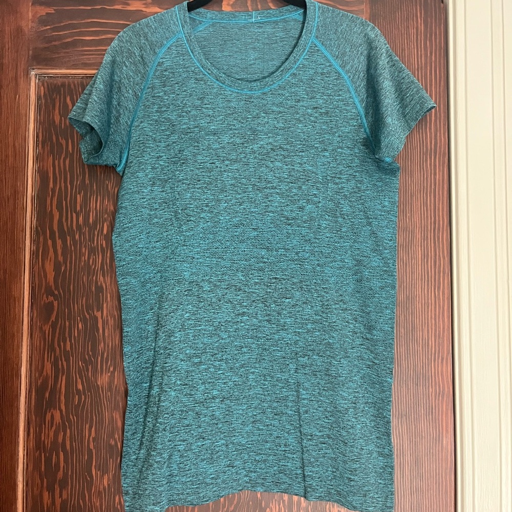 EUC Sz 10 Lululemon short sleeve Swiftly tee